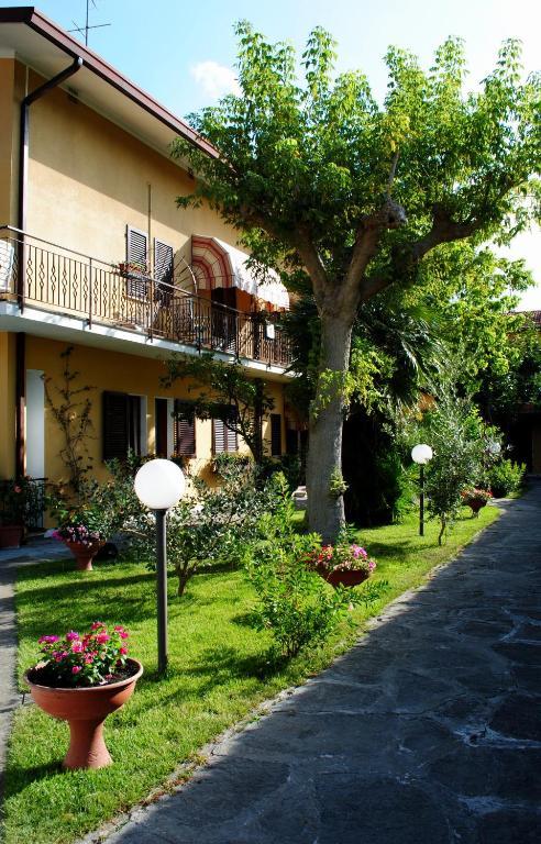 Bed&Breakfast Villa Lorena Forte dei Marmi Exterior foto